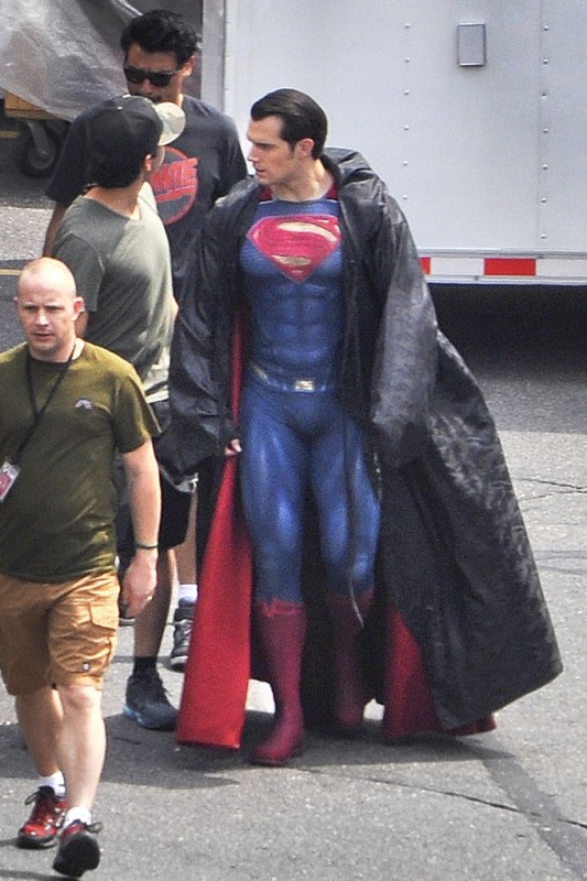 SupermanCostumeInBvS_large.jpg