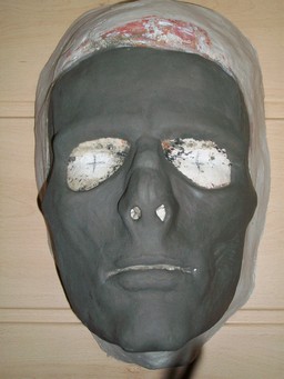 masque momie 1 rétrécie.jpg