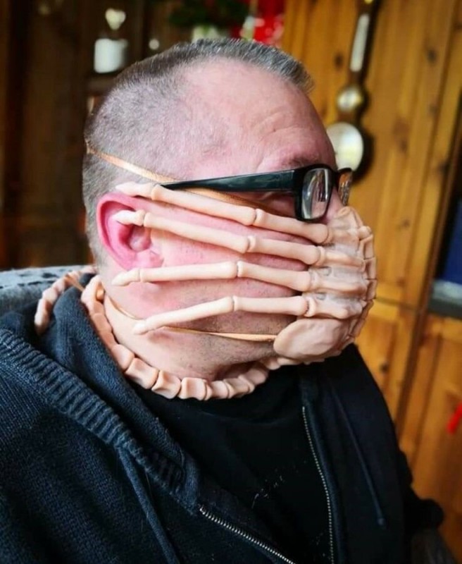 alien-inspired-xenomorph-facehugger-protective-mask.jpg