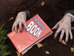 mains zombies 2 pt.jpg