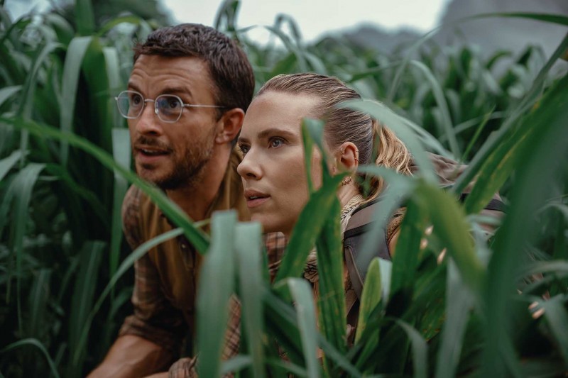 Jonathan Bailey Scarlett Johansson JURASSIC WORLD REBIRTH-effets-speciaux.info.jpg