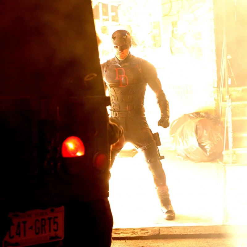 Charlie Cox-Nouveau Costume noir Daredevil-1-ESl.jpg