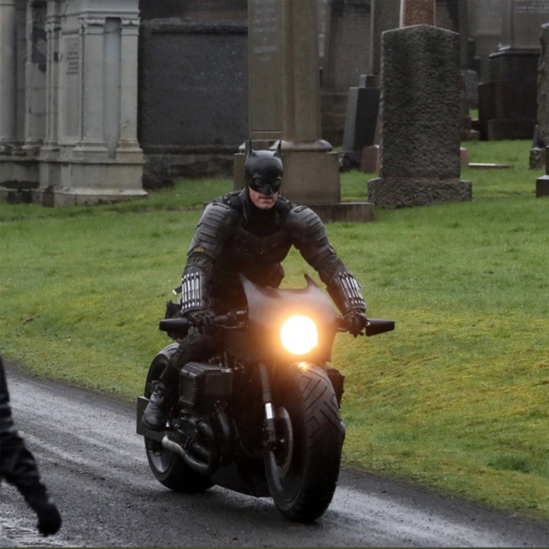 The Batman et Batcycle 1.jpg